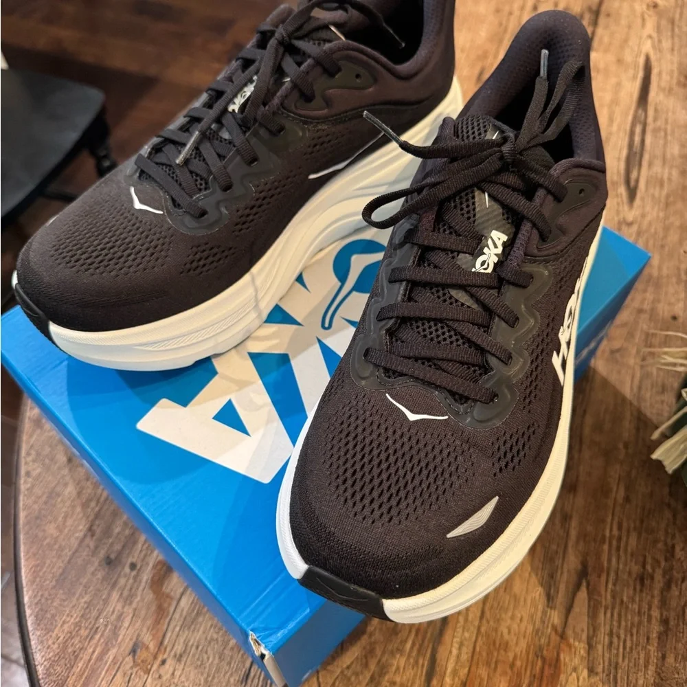 ✨BRAND NEW✨ Men’s HOKA Bondi 9 - Black/white, 12 - Picture 4 of 8